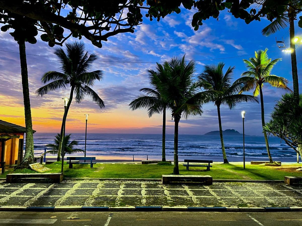 Frente Pro Mar - B - Praia Do Tombo - Beachfront Apartment Guaruja Exterior photo